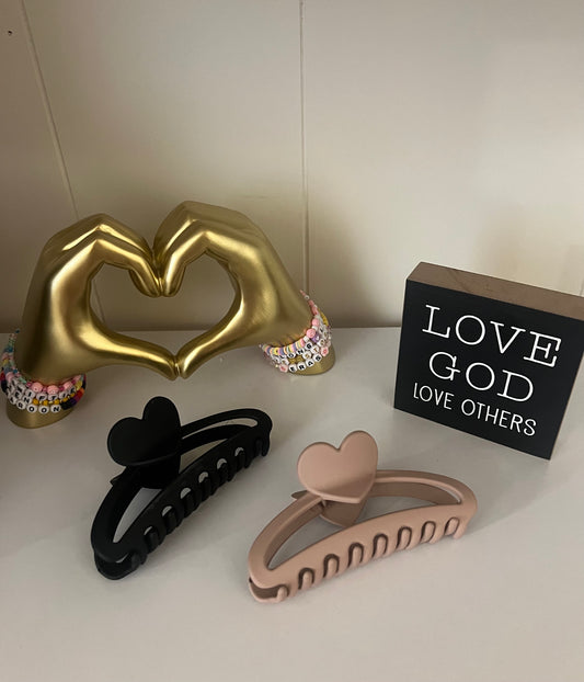 Hearts Up Claw Clip (Black)